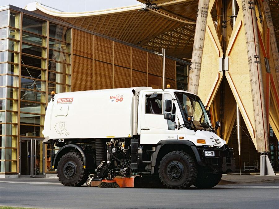  Mercedes-Benz Unimog U400 Road Service 2000 года  (фото 2 из 13)
